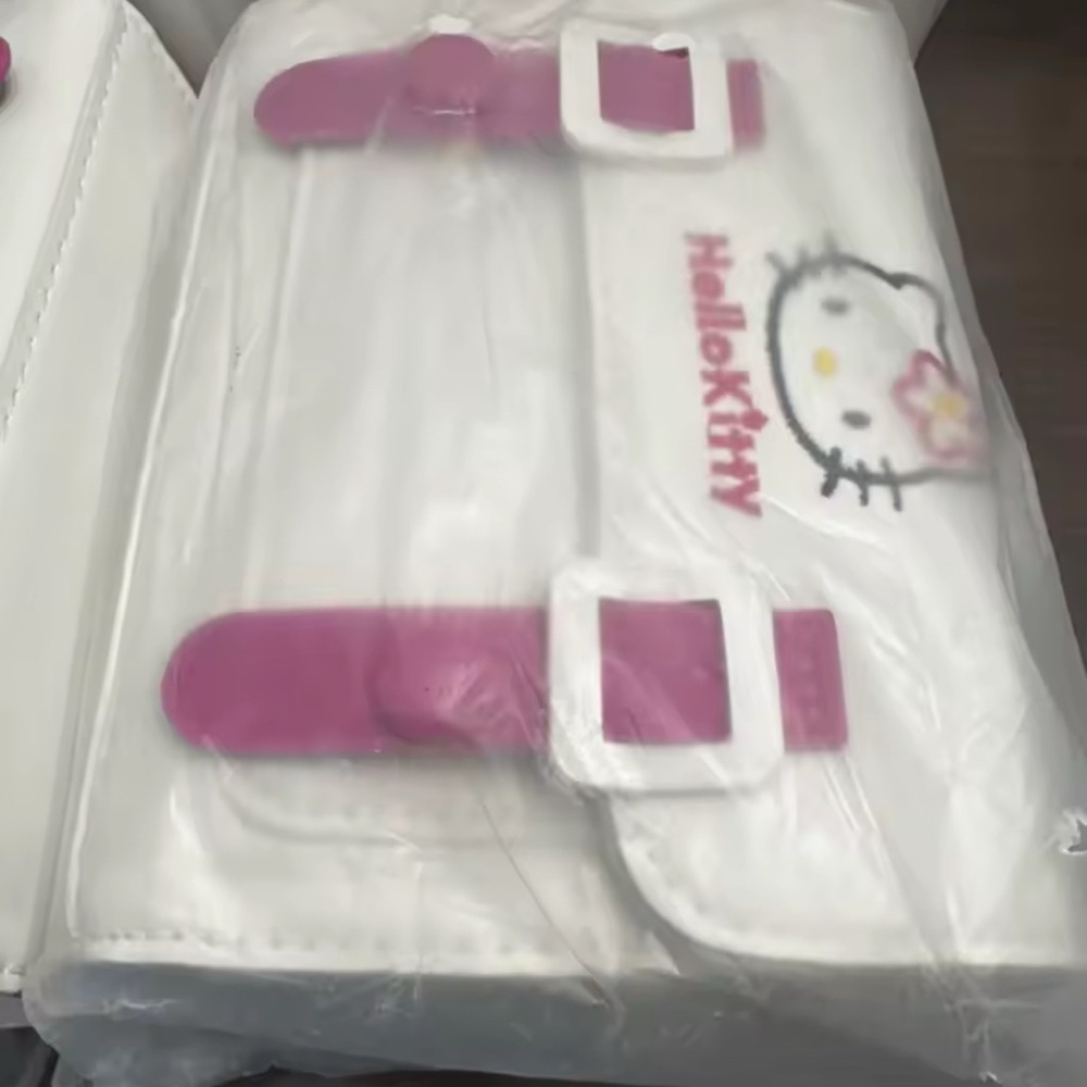 Hello Kitty Shoulder Bag - Kawaii Design in White and Pink with Adjustable Strap - Picture 7 of 13